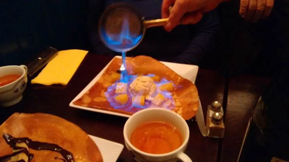 Les Crêpes Flambées